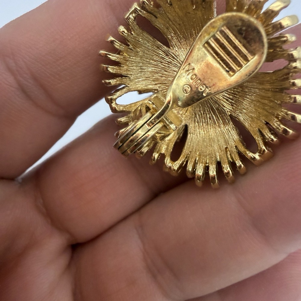 Monet Clip Earrings Womens Gold Tone Good Textured Fan Vintage - Picture 4 of 4